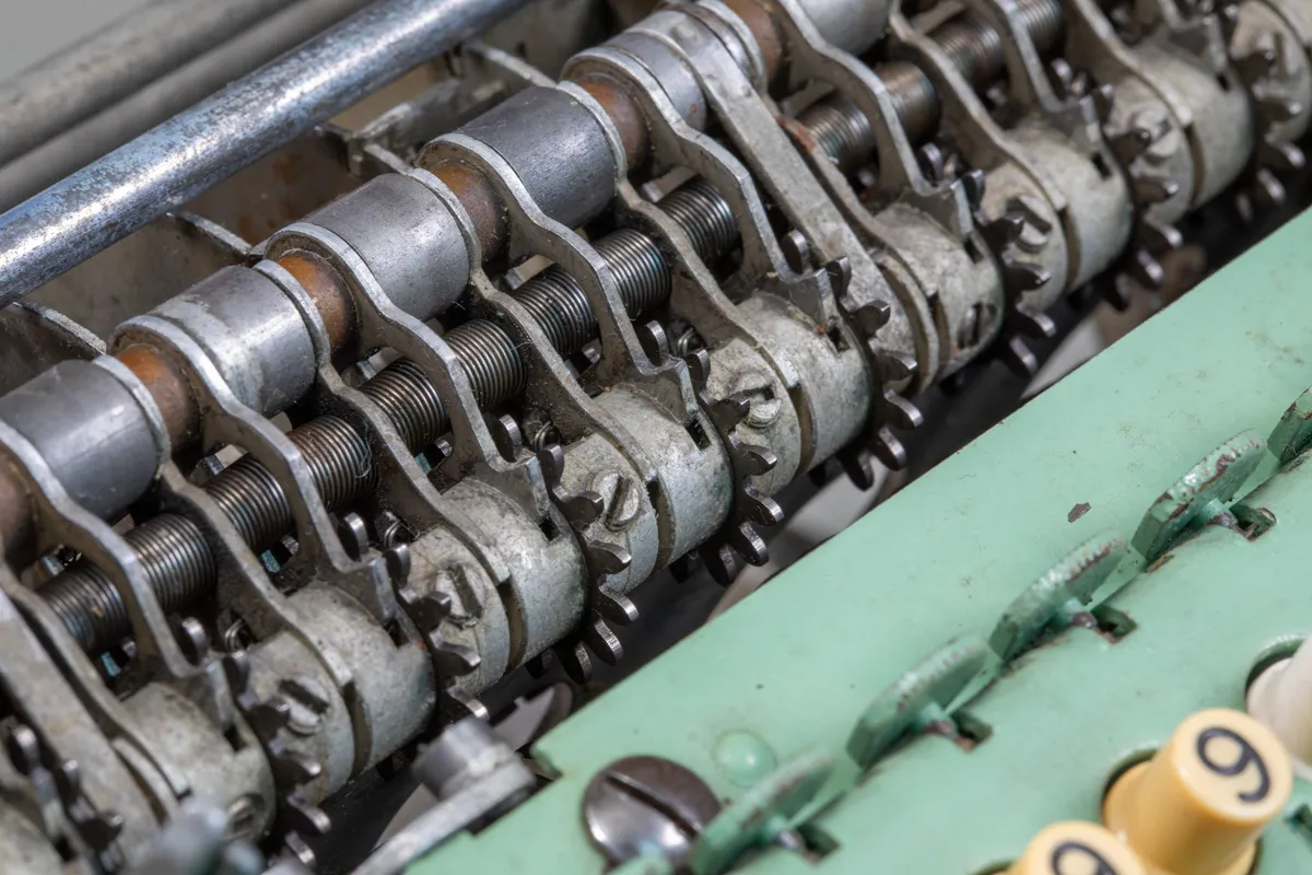 button rotor mechanism