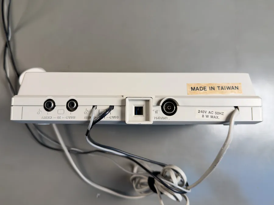 Philips AV7300 Ports
